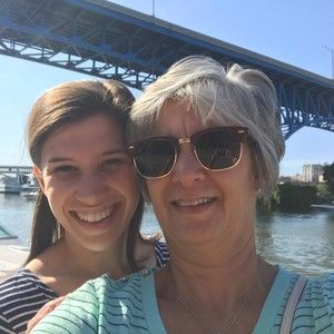 Meet your Posher, Lori